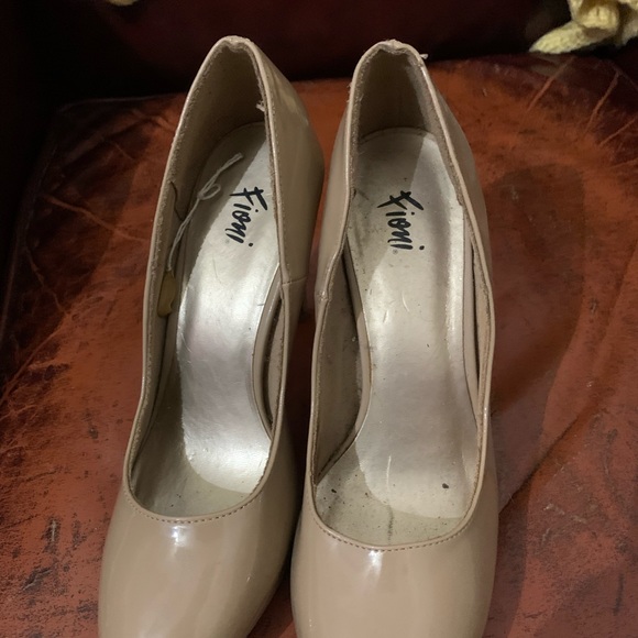 High heel shoes - Picture 2 of 6